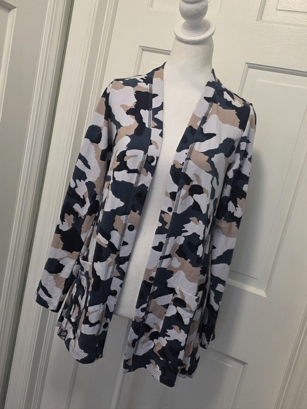 Logo Lounge Knit Camo Print Size XXS Cardigan in Navy, Beige & White